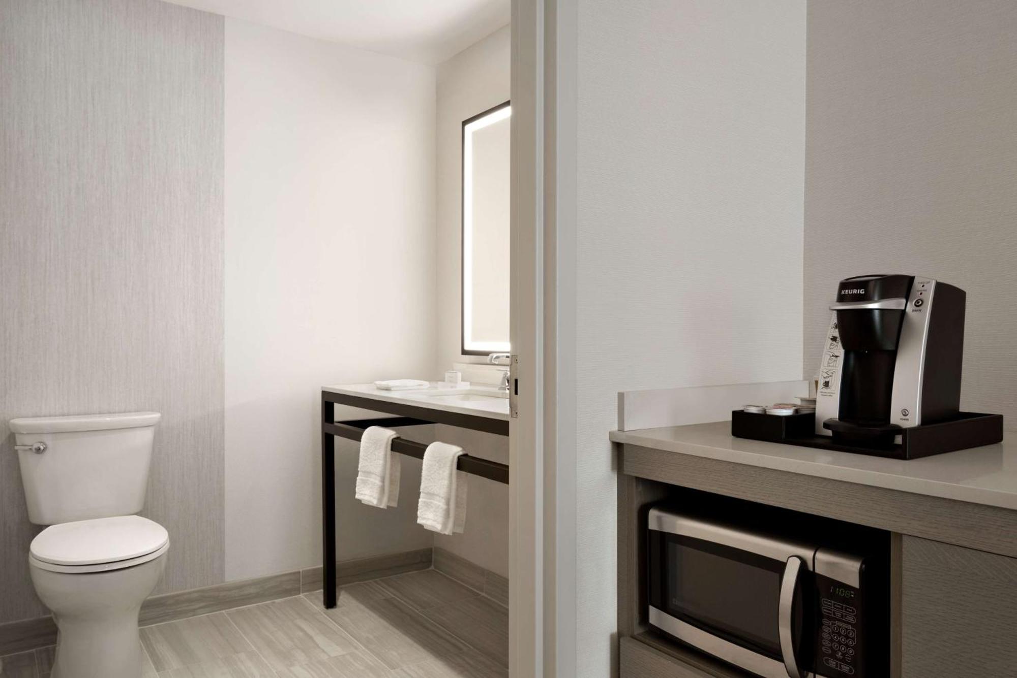 Hilton Garden Inn Newtown Square Radnor Ngoại thất bức ảnh